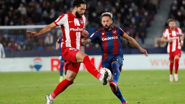 Atletico rơi khỏi top 4 La Liga - Napoli chiếm lại đỉnh bảng Serie A