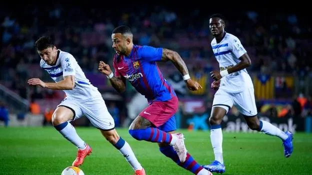 Hòa Alaves, Barca chìm sâu trong khủng hoảng - Juventus bại trận trước Verona