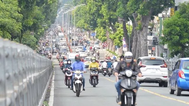 Diễn đàn TPHCM - Thích ứng và phát triển: Tiêm vắc-xin, kiểm soát hoạt động các hàng quán và 5K