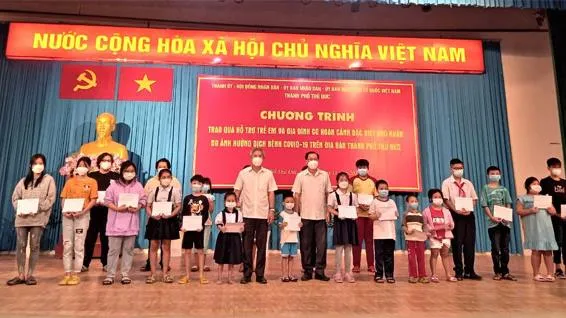 Thành phố Thủ Đức hỗ trợ trẻ em mồ côi trong đại dịch Covid-19