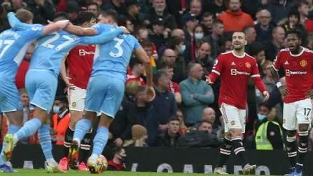 Solskjaer hết bài, MU bại trận trước Man City