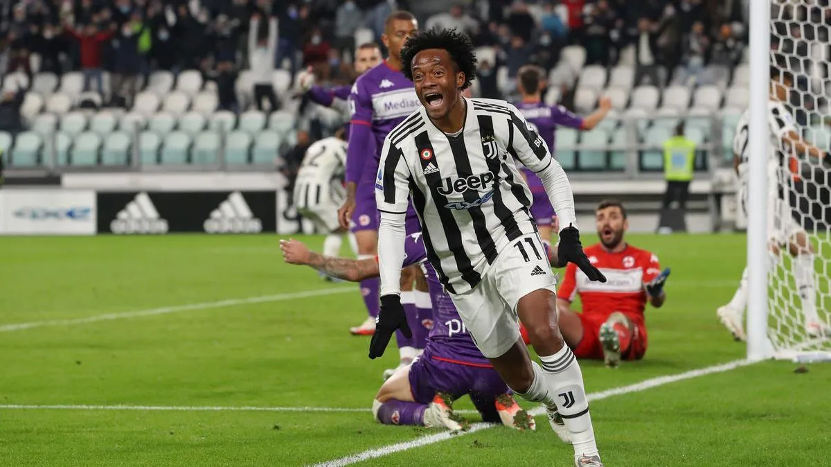 Cuadrado ghi bàn phút bù giờ giúp Juventus thắng nhọc Fiorentina