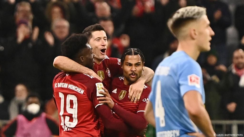 Bundesliga: Ngắt chuỗi bất bại của Freiburg, Bayern nới rộng khoảng cách với Dortmund