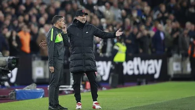 HLV Klopp đổ lỗi cho trọng tài - West Ham nghĩ về Champions League