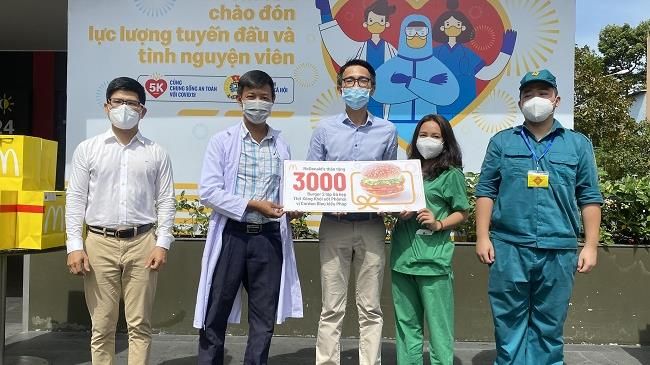 Tặng 3000 suất ăn tri ân y bác sỹ, đội ngũ tuyến đầu chống dịch