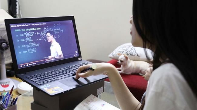 Tạo điều kiện thuận lợi cho sinh viên khi thi trực tuyến