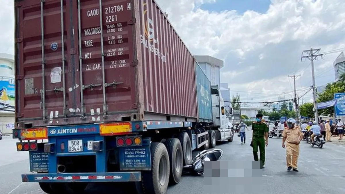 Tin tức tai nạn giao thông hôm nay 12/11/2021: Va chạm xe container, 1 người tử vong