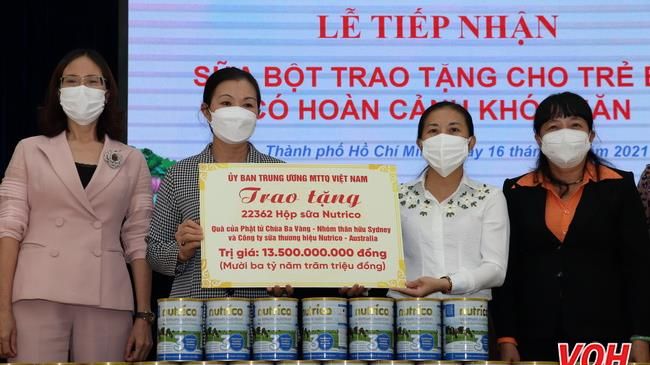 Tiếp nhận hơn 22.000 lon sữa cho trẻ em có hoàn cảnh khó khăn