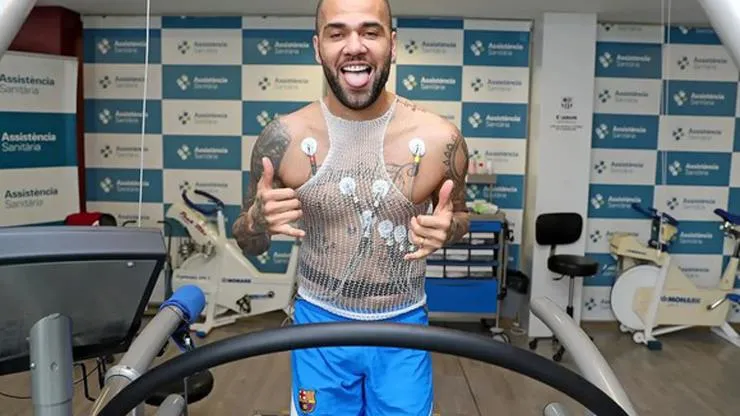 La Liga: Bất ngờ mức lương Dani Alves nhận tại Barca