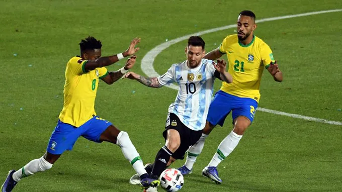 Vòng loại World Cup: Fred có trận đấu hay buộc Messi lu mờ