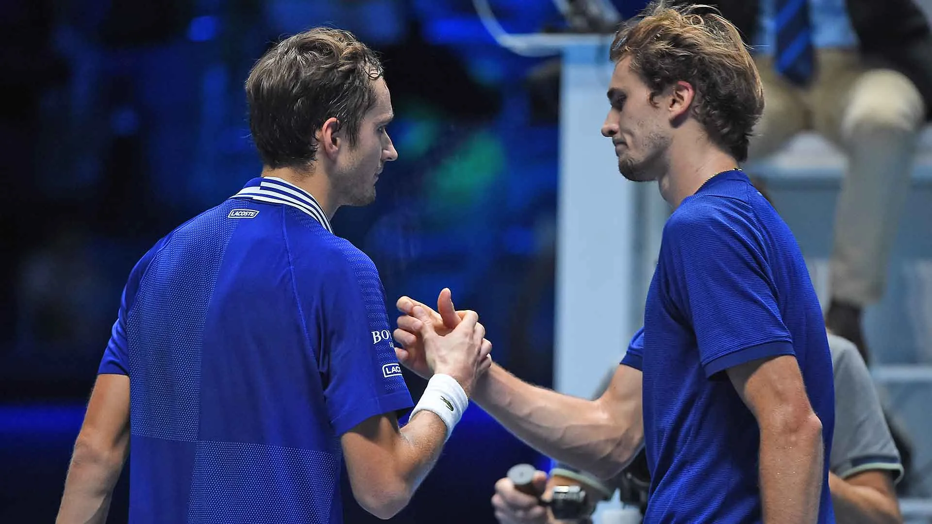 Đánh bại Djokovic, Zverev gặp Medvedev tại chung kết