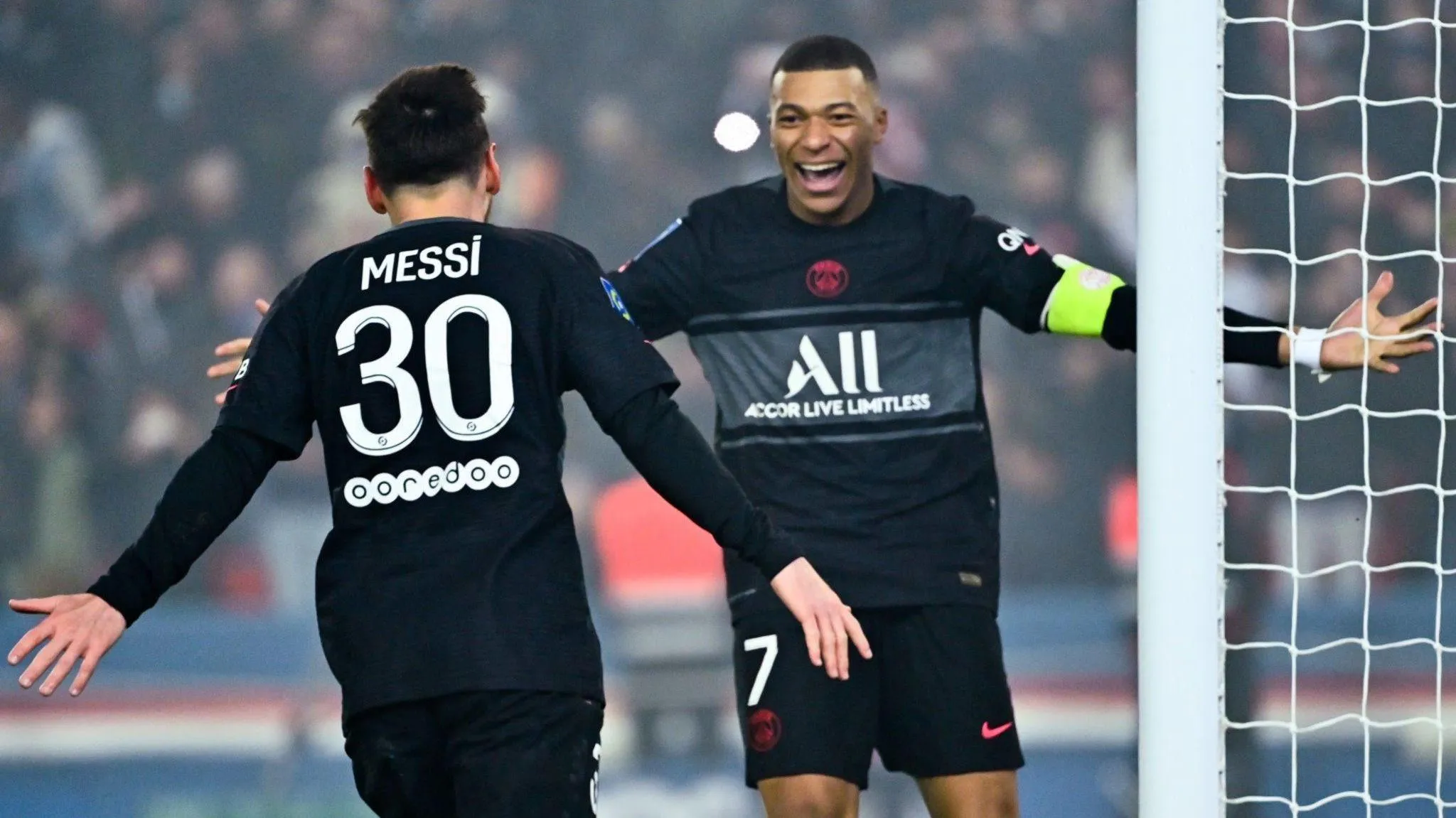 Tin tức PSG 22/11: Mbappe có lần đầu đeo băng đội trưởng