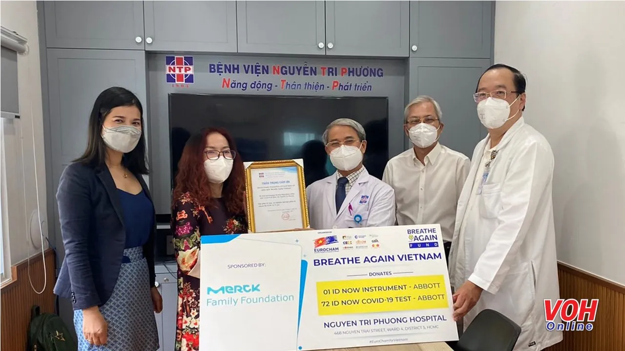 Quỹ Merck Family đóng góp trang thiết bị y tế thiết yếu cho 16 bệnh viện trong toàn quốc