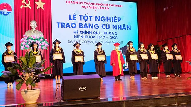 879 sinh viên khóa II Học viện Cán bộ Thành phố tốt nghiệp