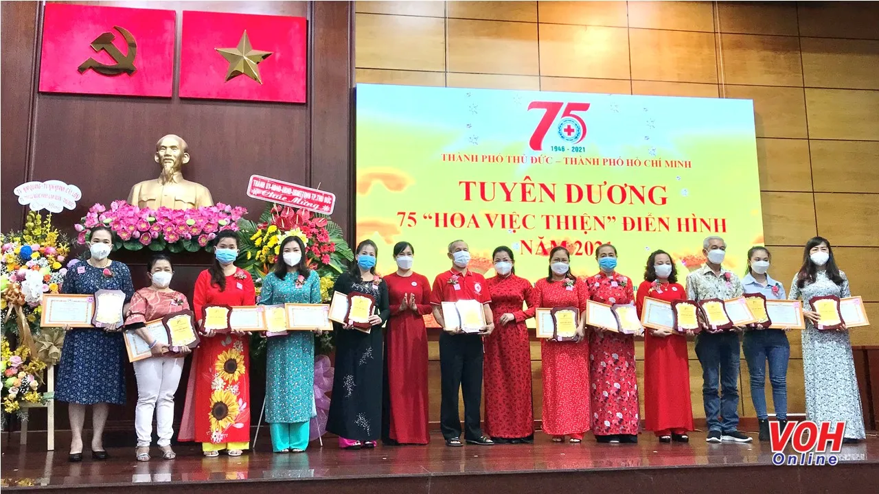 Hội Chữ thập đỏ thành phố Thủ Đức tuyên dương 75 gương điển hình “Hoa việc thiện” tiêu biểu năm 2021