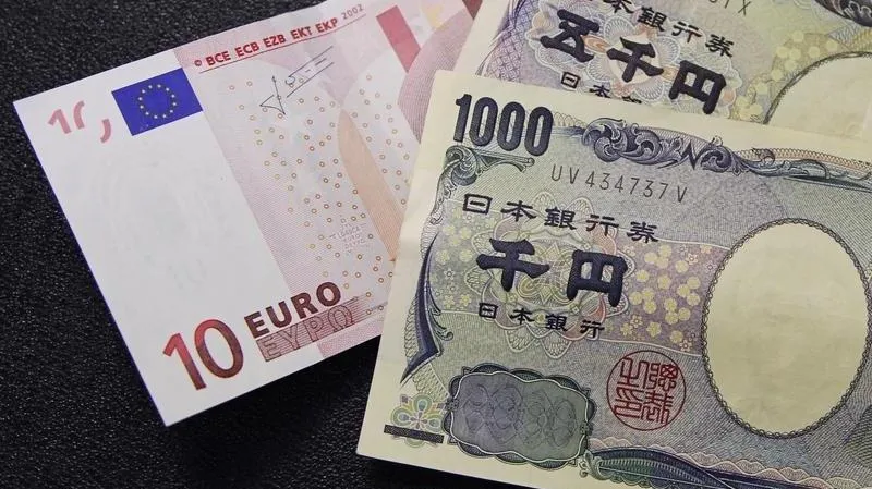 Tỷ giá ngoại tệ hôm nay 27/11/2021: Euro và Yên Nhật tiếp tục tăng
