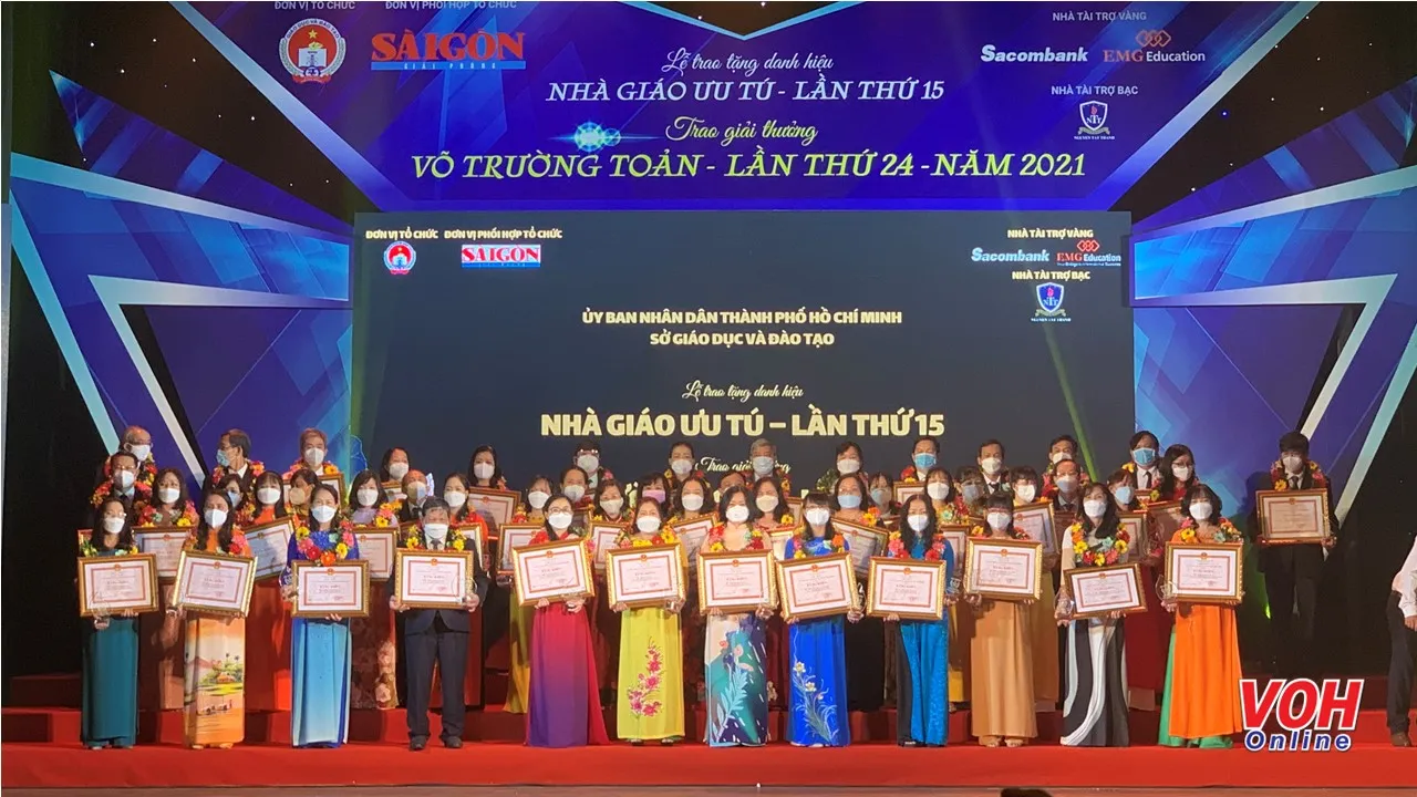 Tôn vinh 15 Nhà giáo ưu tú và 50 thầy cô đạt giải Võ Trường Toản 2021