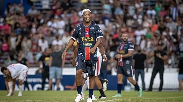 Tin sao bóng đá: Ở tuổi 41, Ronaldinho vẫn lập hat-trick
