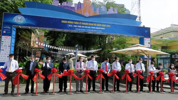 Mỗi doanh nhân như một quyển sách sống về kiến thức kinh doanh