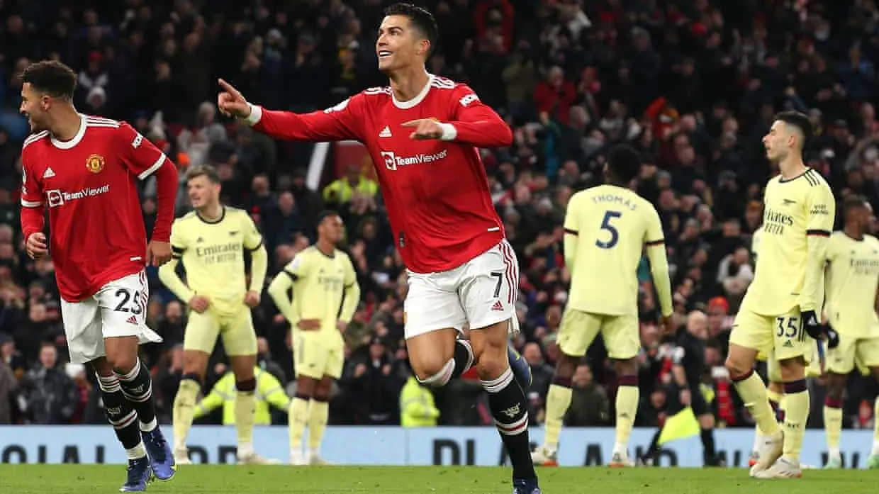 Tin tức Man Utd: Lập cú đúp vào lưới Arsenal, CR7 vượt mốc 800 bàn