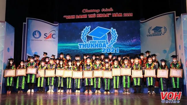 TPHCM: Vinh danh 79 thủ khoa năm 2021