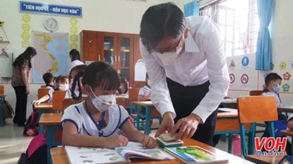 Học trực tuyến, trường Công lập TPHCM thu 50% học phí