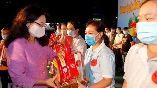 TPHCM tổ chức cho 10.000 hộ gia đình công nhân đón Tết 2022