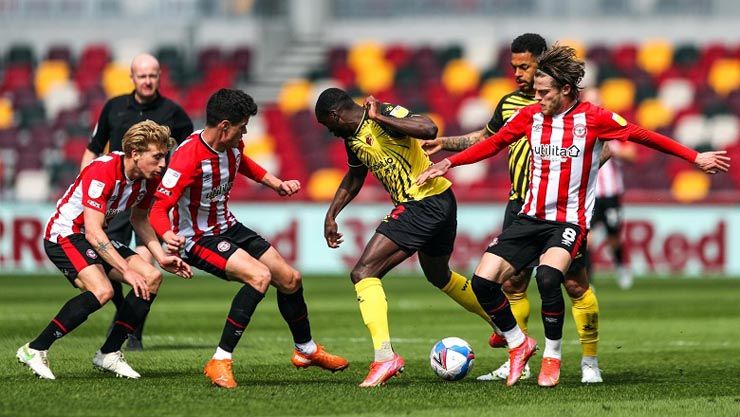 Kết quả Ngoại hạng Anh 11/12: Watford nguy cơ rơi xuống nhóm cầm đèn đỏ