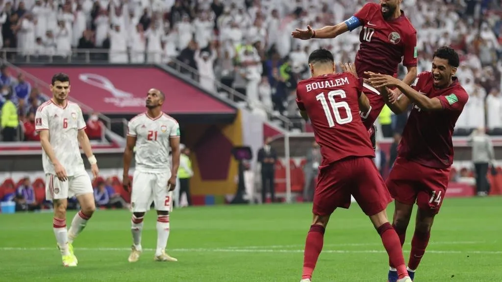 Arab Cup 2021: Qatar và Tunisia giành vé vào bán kết