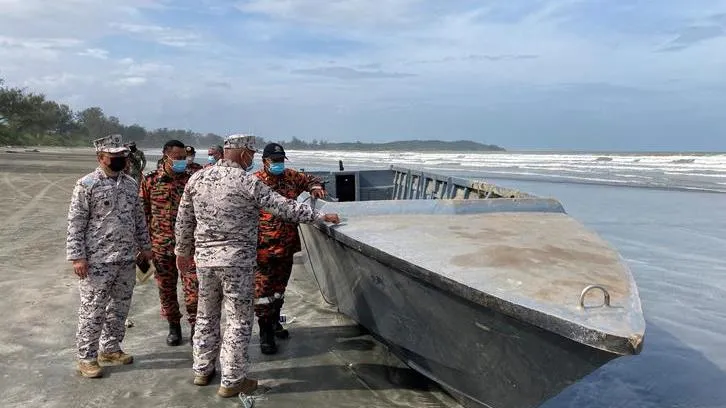 Tàu chở người di cư lật ngoài khơi Malaysia, khẩn trương tìm kiếm người mất tích