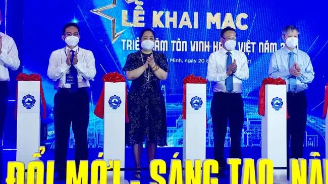 Khai mạc triển lãm Tôn vinh hàng Việt năm 2021