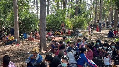 Các cuộc không kích của quân đội Myanmar khiến hàng trăm người dân tháo chạy sang Thái Lan