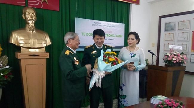Hồi ký từ dòng sông trong xanh