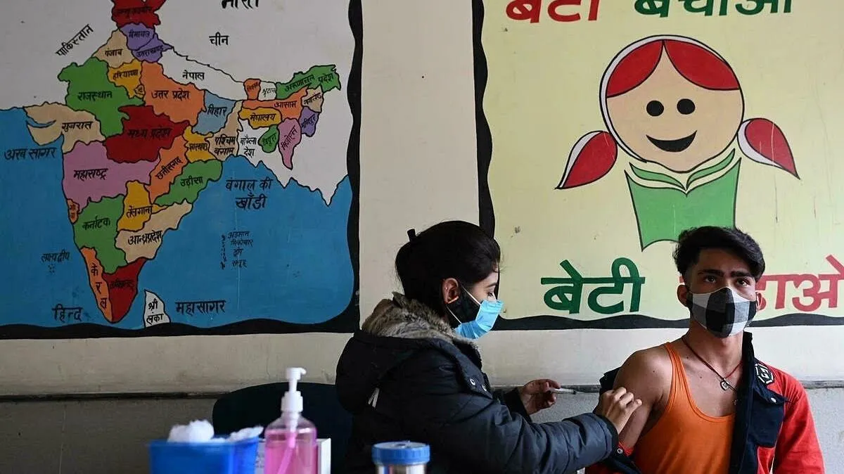 Ấn Độ bắt đầu tiêm vắc xin Covid- 19 cho thanh thiếu niên khi các ca nhiễm Omicron gia tăng