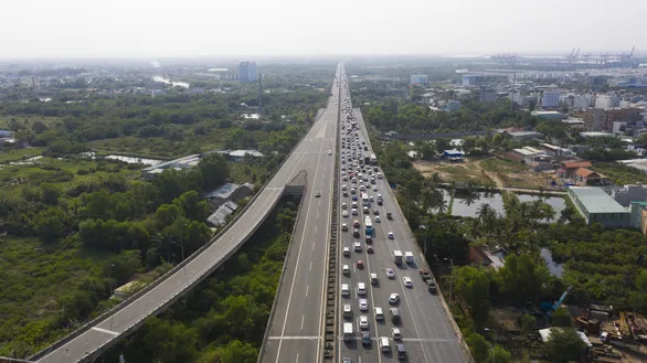 Tin nóng chiều 13/1: Người mới có bằng lái ô tô không được chạy trên 60km/h