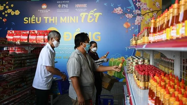 Quận Bình Tân khai trương siêu thị mini Tết 0 đồng hỗ trợ người dân khó khăn