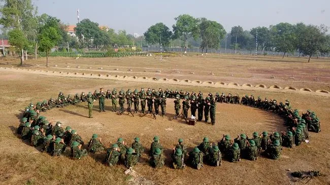 Mát lòng giữa thao trường nắng nóng