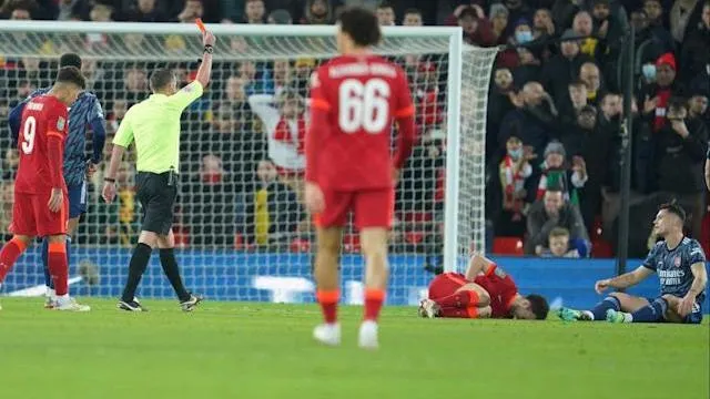 Bóng đá Anh 14/1: Liverpool không thể thắng 10 người Arsenal