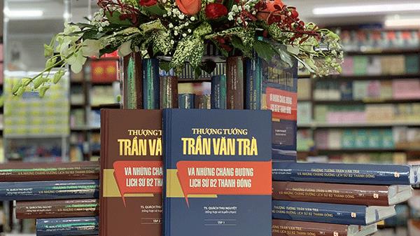 Bộ sách Thượng tướng Trần Văn Trà và những chặng đường lịch sử B2 Thành đồng