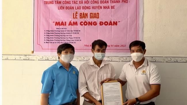 Tặng “Mái ấm Công đoàn” đem xuân đến sớm cho người lao động khó khăn