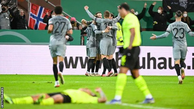 Bóng đá Đức 19/1: Đội bóng hạng dưới biến Dortmund thành cựu vương