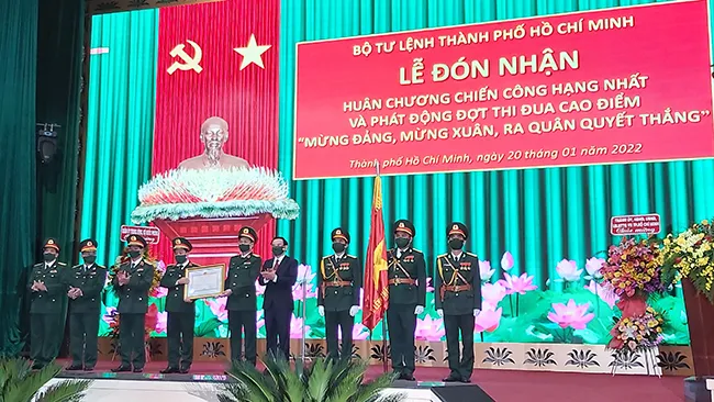 Bộ Tư lệnh thành phố Hồ Chí Minh đón nhận Huân chương chiến công hạng nhất