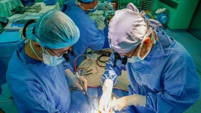 Phẫu thuật sửa chữa toàn bộ tổn thương tim cho bé sơ sinh 10 ngày tuổi