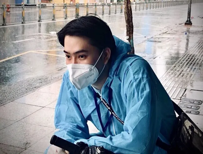 Tạm rời sân khấu, nghệ sỹ múa làm tình nguyện viên chống dịch