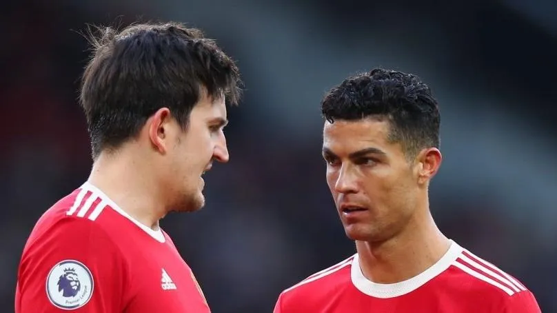 Ngoại hạng Anh 25/1: Ronaldo không hài lòng với Maguire