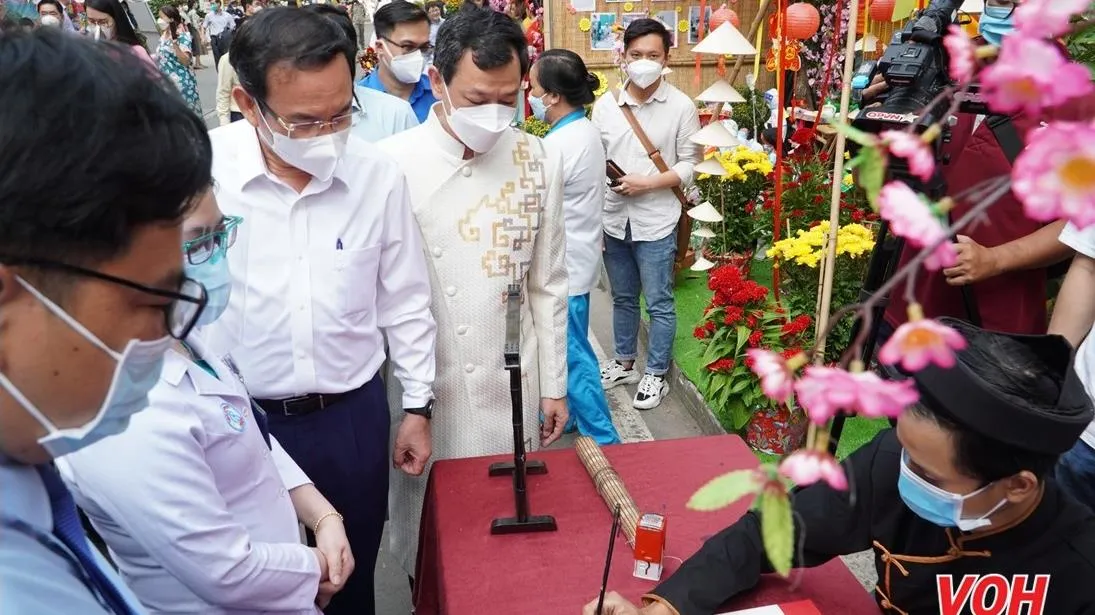 Bí thư Thành ủy TPHCM Nguyễn Văn Nên thăm, chúc Tết Bệnh viện Chợ Rẫy