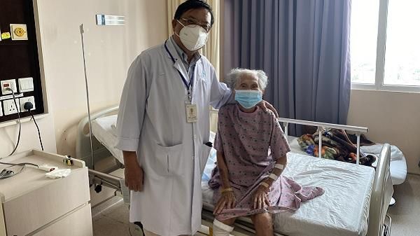 Cụ bà 94 tuổi hai lần thay khớp háng nhân tạo toàn phần thành công