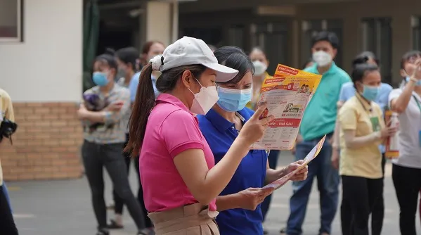 Người lao động về quê đón Tết có thể bay trước, trả tiền sau