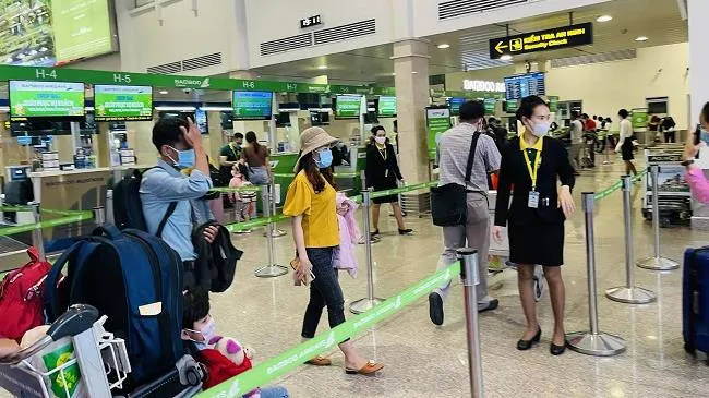 Sáng 31/1: Địa phương không được tự đặt ra yêu cầu chống dịch trái với quy định
