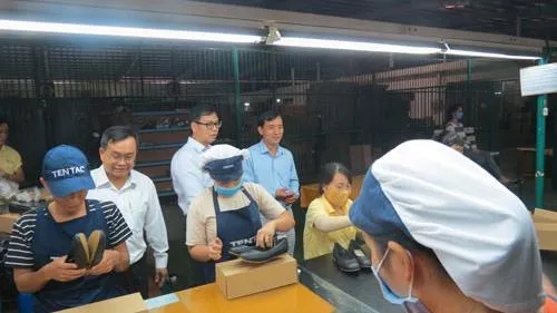 Doanh nghiệp TP phối hợp Công đoàn cơ sở cùng khôi phục kinh tế TP